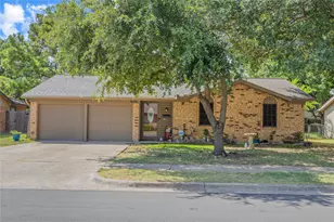 636 Sue Ann Ln, Burleson, TX 76028 - Photo 1