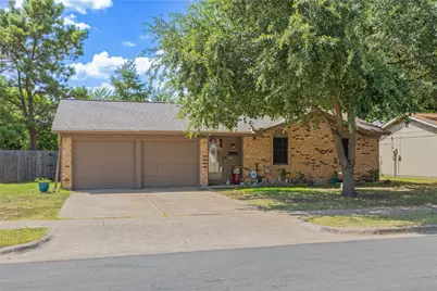 636 Sue Ann Lane, Burleson, TX 76028 - Photo 2
