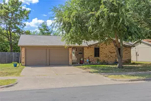 636 Sue Ann Ln, Burleson, TX 76028 - Photo 2
