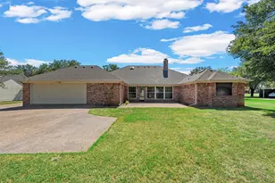 108 Spring Creek St, Lacy Lakeview, TX 76705 - Photo 30