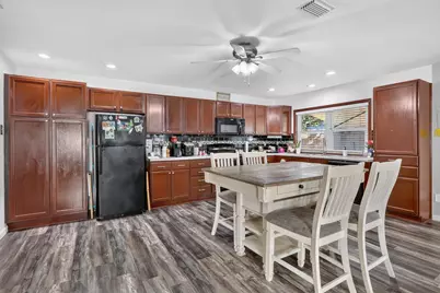 3110 Edelweiss Drive, Grand Prairie, TX 75052 - Photo 6