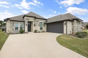 1089 Mickelson Dr, Granbury, TX 76048 - Photo 2