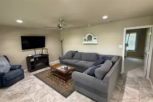 407 S Lakewood Cir, Lake Bridgeport, TX 76426 - Photo 16
