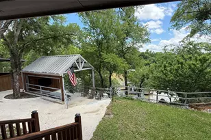 407 S Lakewood Cir, Lake Bridgeport, TX 76426 - Photo 6