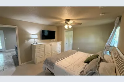 407 S Lakewood Circle, Lake Bridgeport, TX 76426 - Photo 18