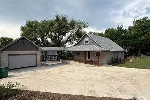 407 S Lakewood Cir, Lake Bridgeport, TX 76426 - Photo 2