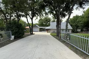 407 S Lakewood Cir, Lake Bridgeport, TX 76426 - Photo 1