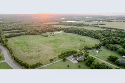 914 Main St/Wall/Cr3220, Windom, TX 75492 - Photo 16