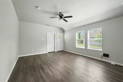 910-914 N Throckmorton #910, Sherman, TX 75090 - Photo 2