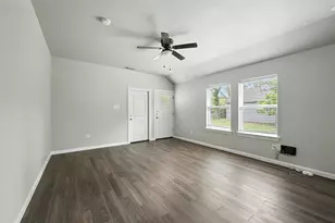 910-914 N Throckmorton, Sherman, TX 75090 - Photo 2