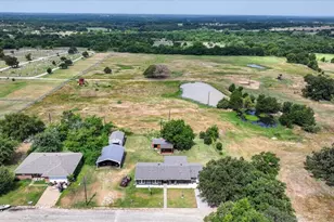 907 Denver St, Alvord, TX 76225 - Photo 2