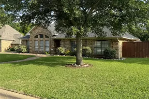 2907 Sweet Briar St, Grapevine, TX 76051 - Photo 2