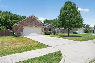 127 North Point Dr, Krum, TX 76249 - Photo 4