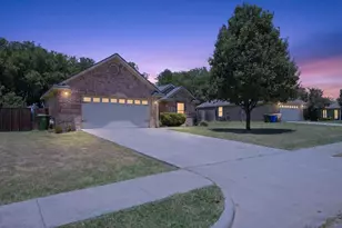 127 North Point Dr, Krum, TX 76249 - Photo 2