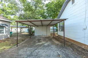 630 W Thompson St, Jacksboro, TX 76458 - Photo 18
