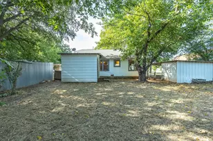 630 W Thompson St, Jacksboro, TX 76458 - Photo 16