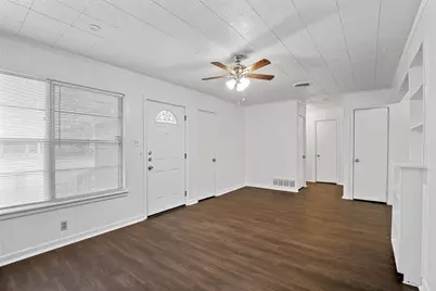 711 N Carroll Boulevard, Denton, TX 76201 - Photo 8