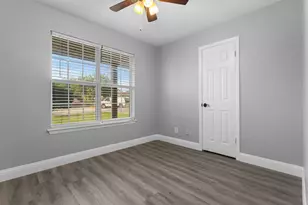 2529 Syracuse Dr, Irving, TX 75062 - Photo 20