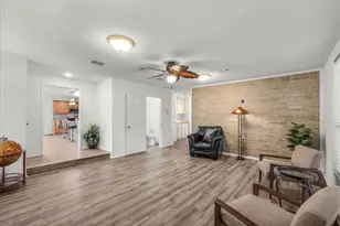 328 Creekview Meadows Dr, Springtown, TX 76082 - Photo 10