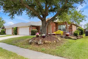 1320 Cattle Crossing Dr, Fort Worth, TX 76131 - Photo 4