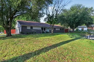 2403 Robin Cir, Denton, TX 76209 - Photo 2