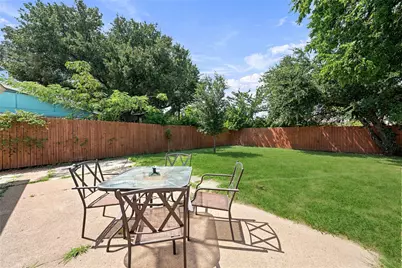 2621 Burning Tree Lane, Irving, TX 75062 - Photo 14