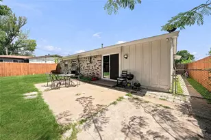 2621 Burning Tree Ln, Irving, TX 75062 - Photo 18