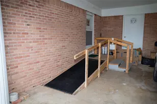 1016 E Franklin St, Hillsboro, TX 76645 - Photo 4
