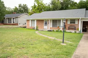 1016 E Franklin St, Hillsboro, TX 76645 - Photo 2