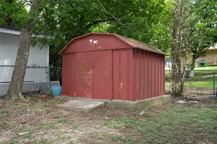 1016 E Franklin St, Hillsboro, TX 76645 - Photo 8
