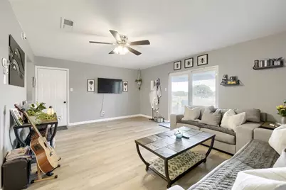 216 N Prairie View Road, Crowley, TX 76036 - Photo 6