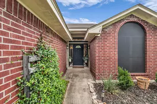 907 Dogwood St, Robinson, TX 76706 - Photo 2