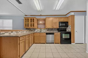 210 Nettletree St, Arlington, TX 76018 - Photo 4