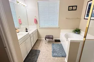 9816 Hickory Hollow Ln, Irving, TX 75063 - Photo 12