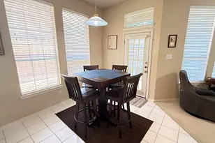 9816 Hickory Hollow Ln, Irving, TX 75063 - Photo 8