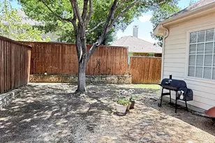 9816 Hickory Hollow Ln, Irving, TX 75063 - Photo 18