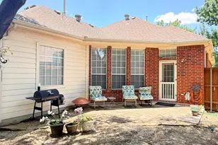 9816 Hickory Hollow Ln, Irving, TX 75063 - Photo 16