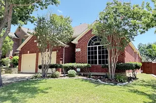 9816 Hickory Hollow Ln, Irving, TX 75063 - Photo 2