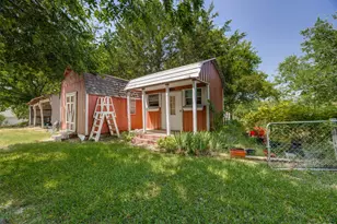 402 Jones St, Tom Bean, TX 75489 - Photo 20