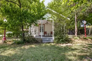 402 Jones St, Tom Bean, TX 75489 - Photo 2