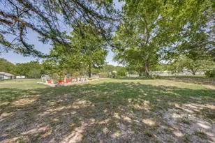 402 Jones St, Tom Bean, TX 75489 - Photo 22