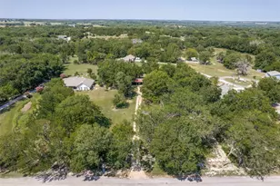 402 Jones St, Tom Bean, TX 75489 - Photo 24