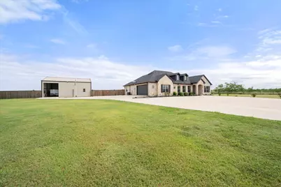 170 Grays Creek Circle, Ennis, TX 75119 - Photo 4