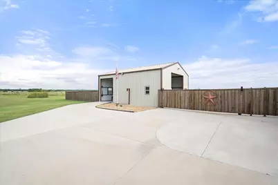 170 Grays Creek Circle, Ennis, TX 75119 - Photo 32