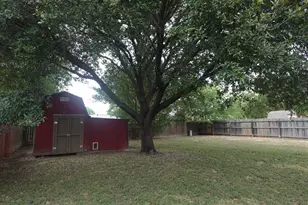 1414 W Torrey St, Granbury, TX 76048 - Photo 26