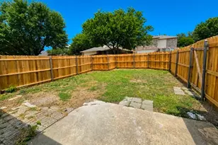 2467 Mallory Ln, Lancaster, TX 75134 - Photo 14