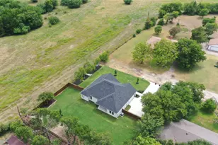 242 Prasifka St, Hutchins, TX 75141 - Photo 4