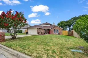 617 Oak View Ct, Azle, TX 76020 - Photo 2