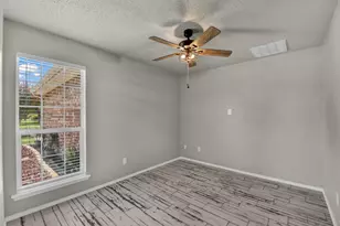 617 Oak View Ct, Azle, TX 76020 - Photo 8