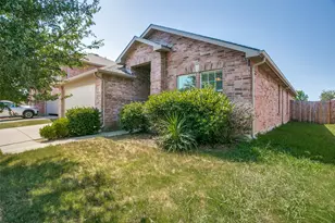 5617 Talons Crest Cir, Fort Worth, TX 76179 - Photo 2